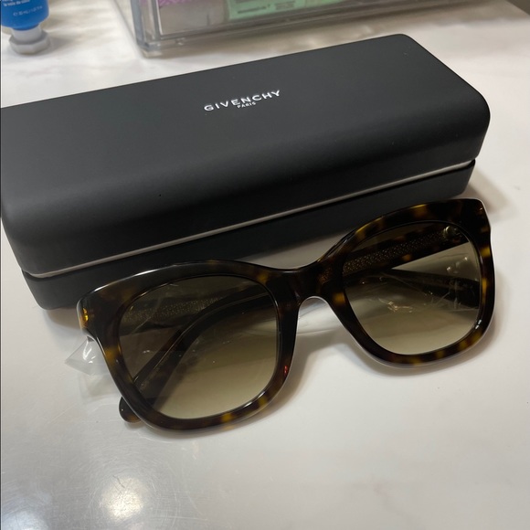 Givenchy Accessories - Givenchy Tortoise Sunglasses | GV 7103/S 086 HA